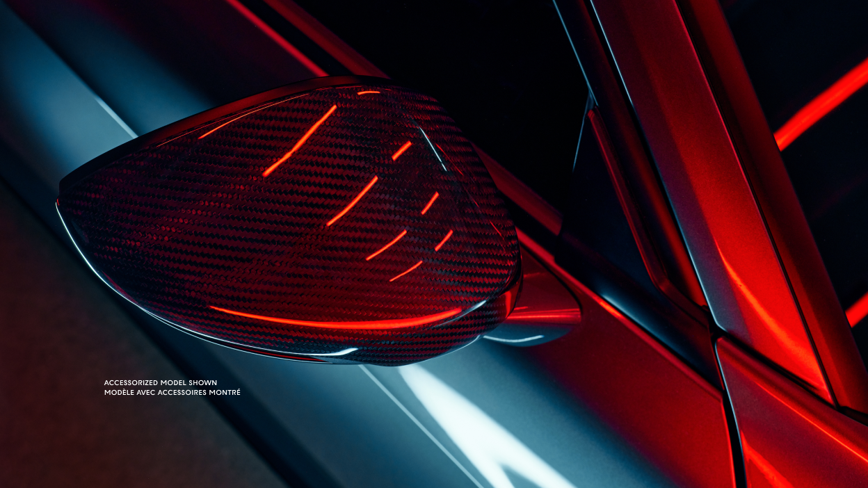 Vue de dessus du rétroviseur extérieur en fibre de carbone de l’Integra 2023