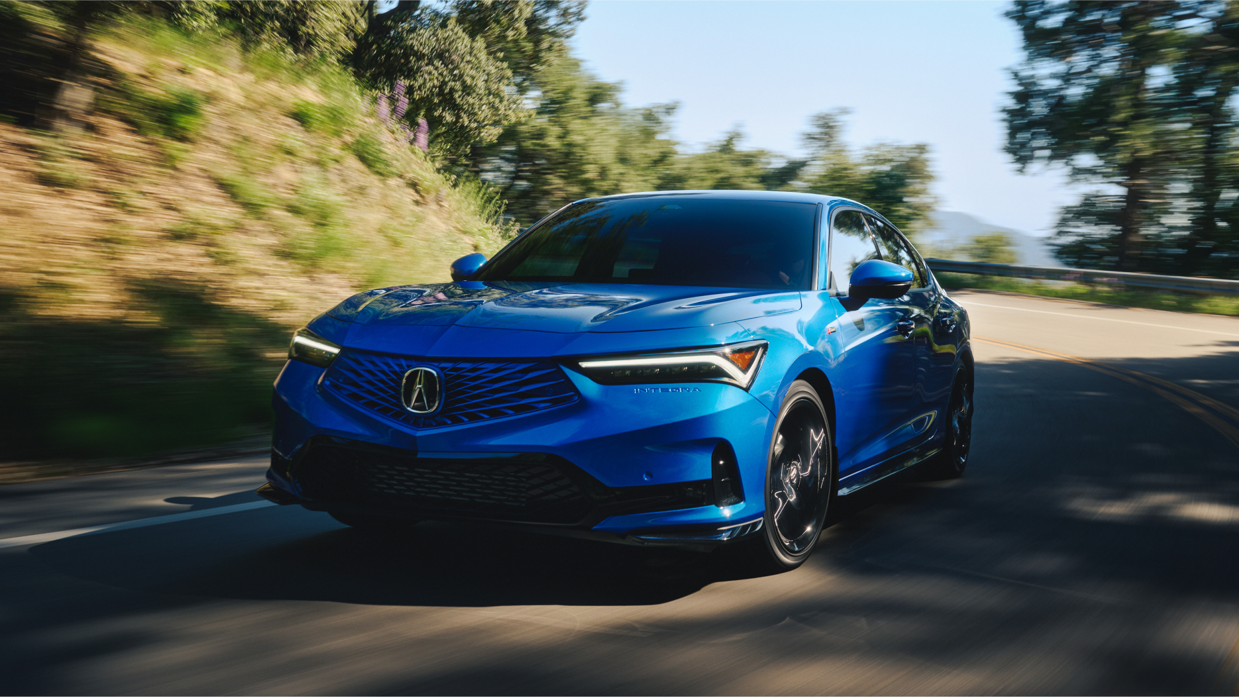 Vue aérienne de l’Integra 2023 roulant sur l’autoroute